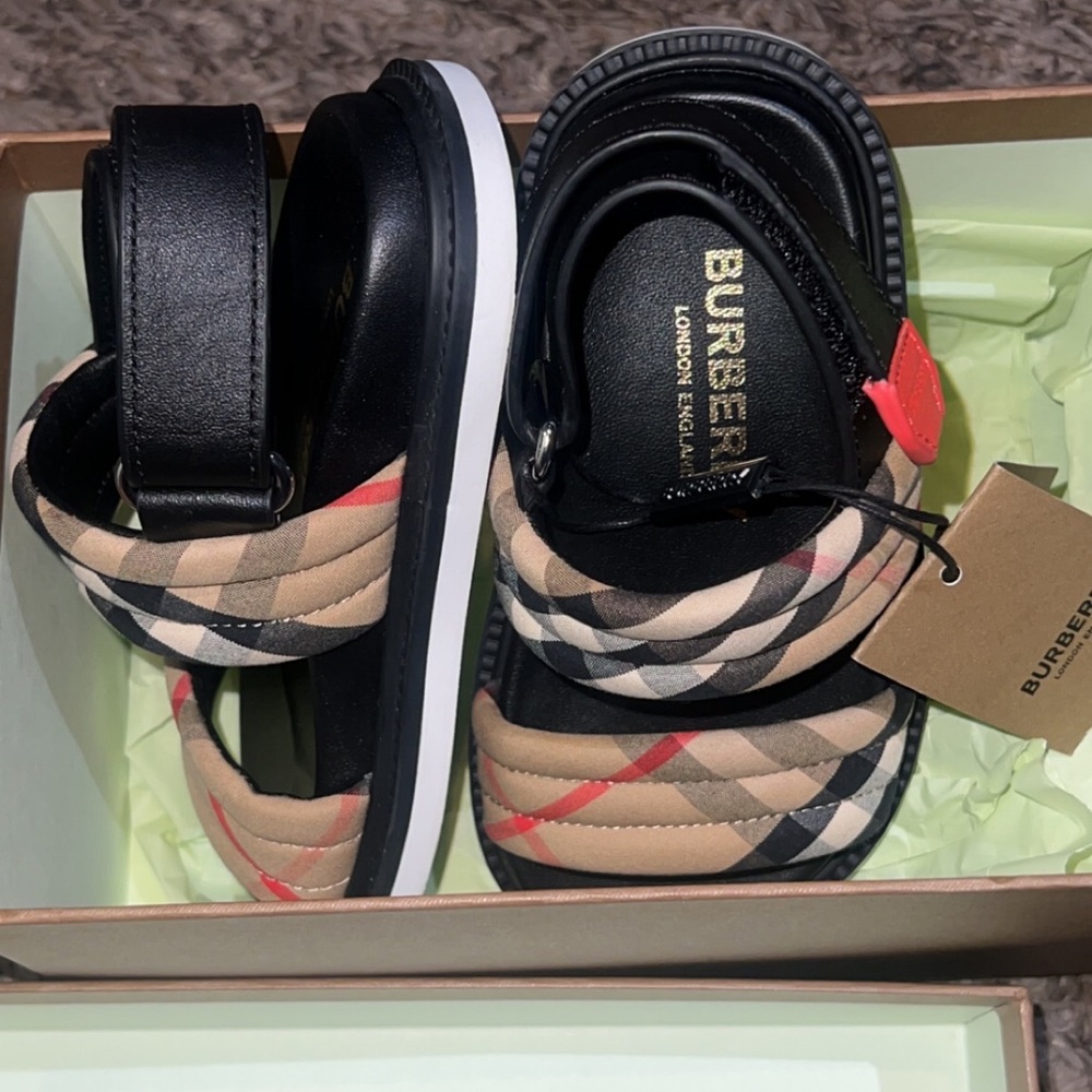 SOLD Burberry kids sandal 24/8us